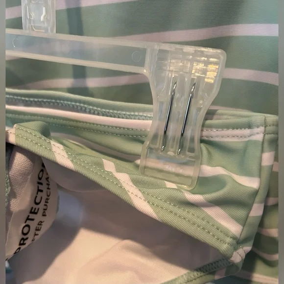 Jurassic World Girls 2pc Swim Set: Rashguard, bikini bottom sz 3T - Picture 4 of 4